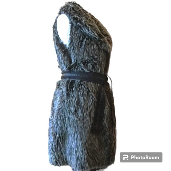 Du Monde Women's Faux Fur Sleeveless Jacket - Picture 4 of 8